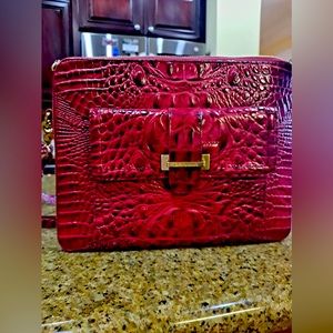 Brahmin crossbody leather purse approx. 12 x 9  with expansion of 6”